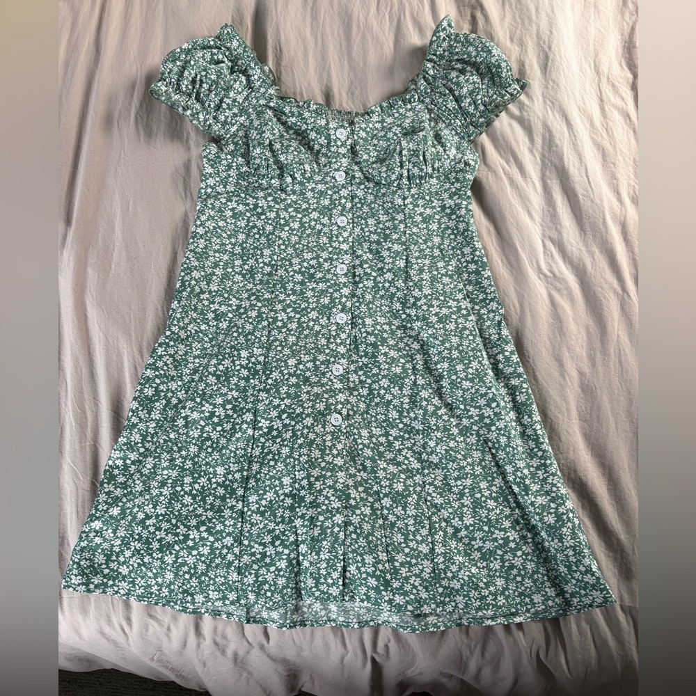 SHEIN Green Floral Button-Front Dress with Ruffled Shoulders